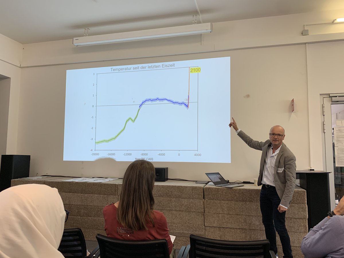 Sascha_Foerster's tweet image. „So eine schnelle Temperaturänderung gab es seit dem Ende der letzten Eiszeit nicht mehr. Da haben sich die Temperaturänderungen über Jahrhunderte geändert.
Wenn jeder einzelne ein bisschen was ändert, ändert sich gar nichts. Davon bin ich weg.“ @KSchwanke bei #KlimafindetStadt