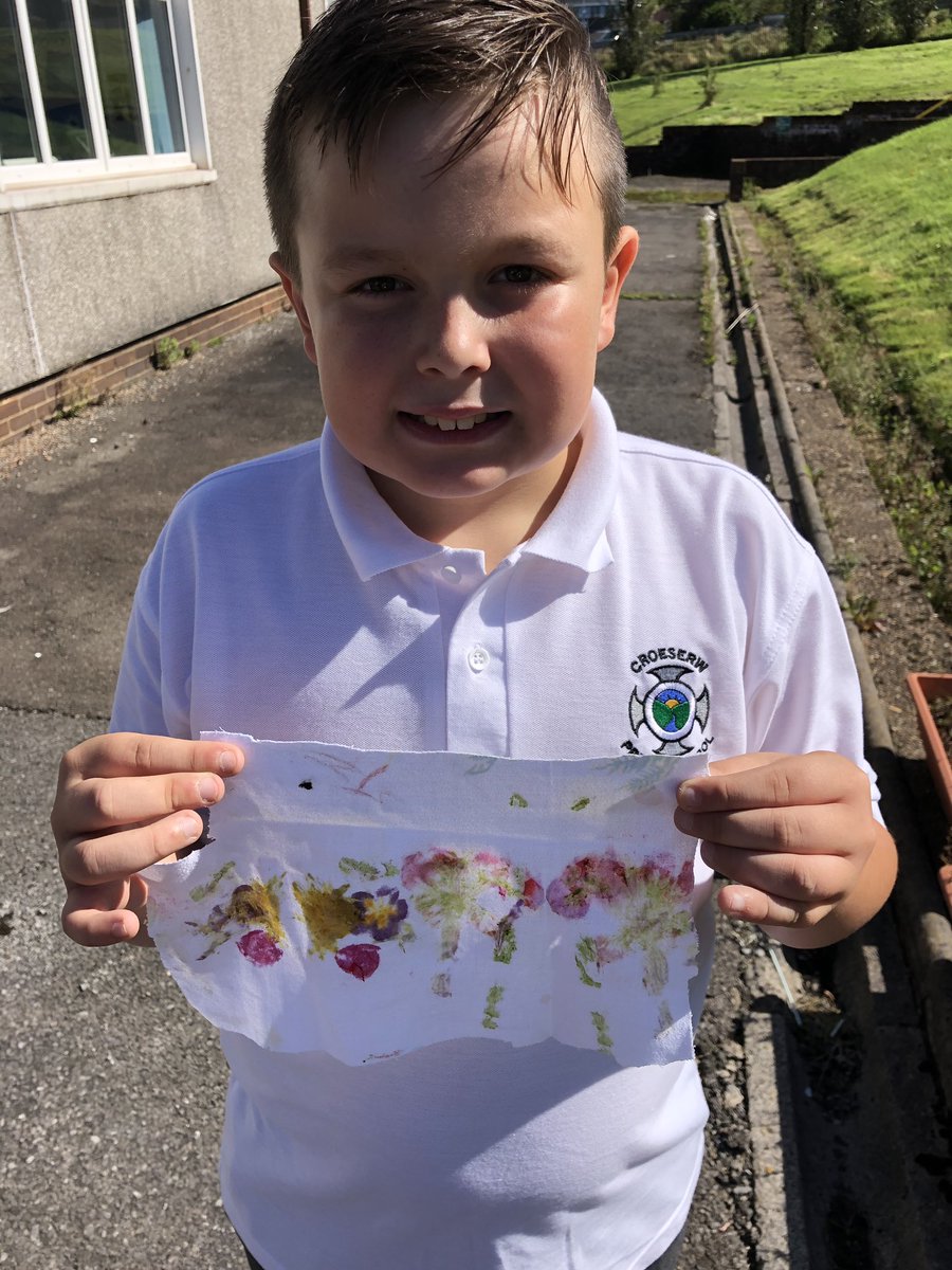 CroeserwPrimary's tweet photo. More leaf and flower whacking 🌿🌸🌼 #lsc1 @FSSNPT https://t.co/4QEkbSjOlC