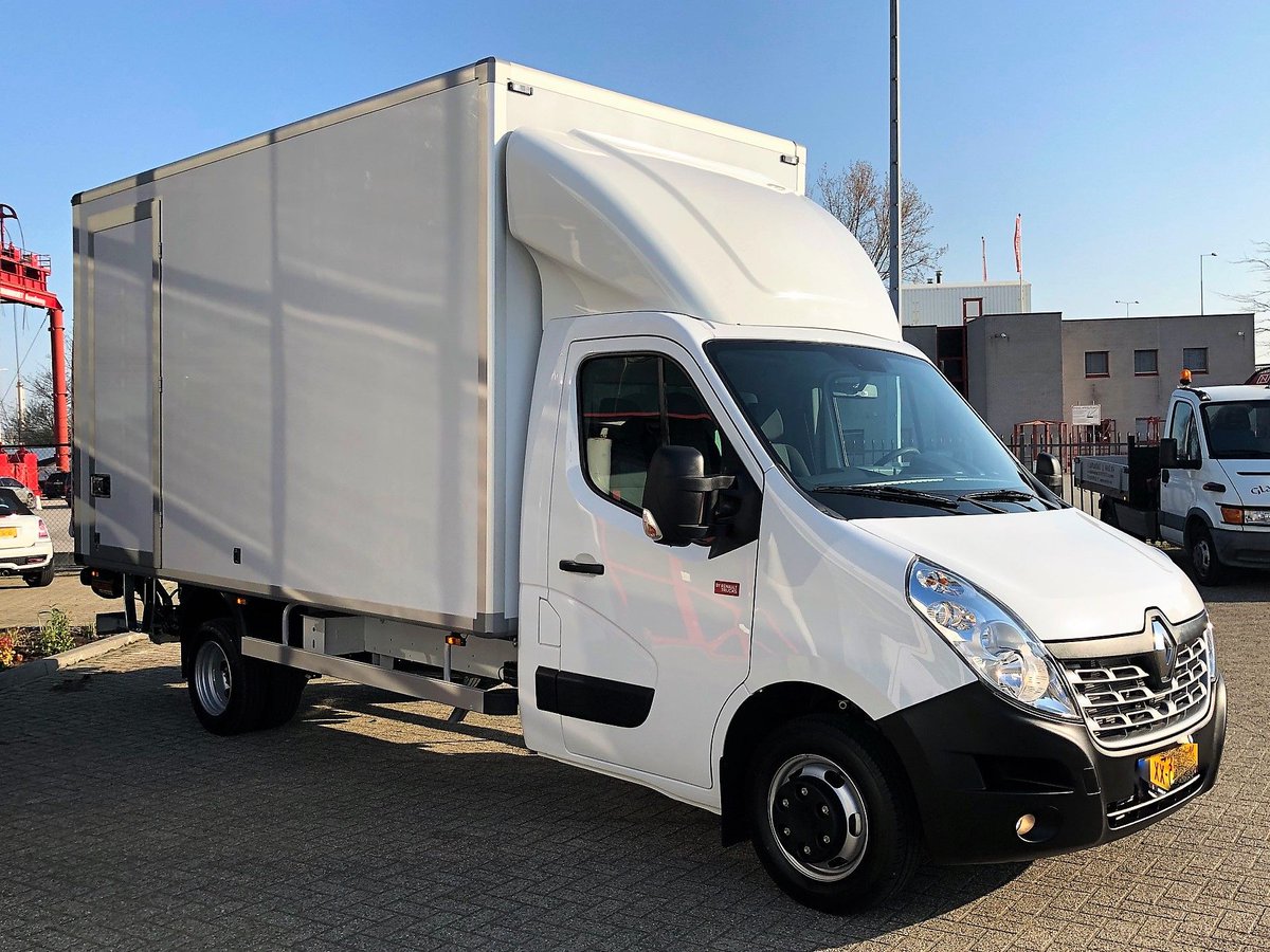 DoolaardBV's tweet photo. Deze Renault Master bakwagen is toegevoegd aan het wagenpark van Kuzubas. Dagelijks vervoeren ze dagverse groente en fruit in binnen- en buitenland met deze bakwagen. Wij wensen jullie weer heel veel succes met deze bakwagen. https://t.co/X6Lzbd4mje