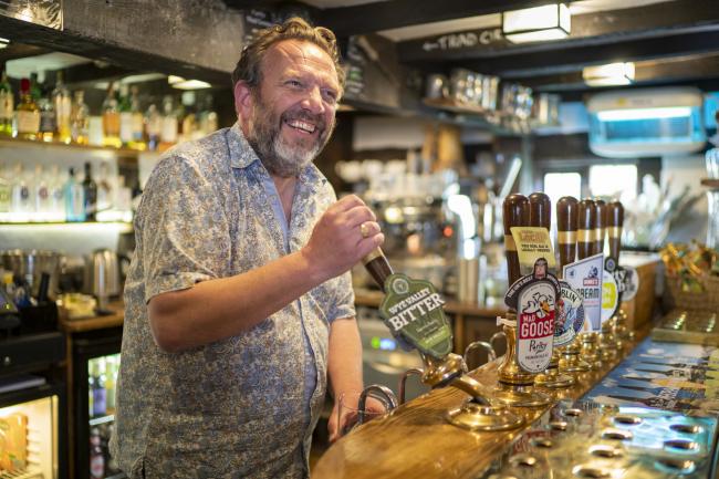 A big shout out to all you Nigel out there. Nigel Smith is attempting a world record to get as many Nigel's in one place. @TheFleeceInn 
ow.ly/cvpH50w8kB8  @carolineleahpr @Tjayneh #nigel