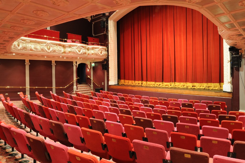 It's just ONE WEEK to go until our Open Day next Saturday 21 September, from 11am - 4pm. Drop by for tours, demos and performances. All welcome!!

#theatre #openday #weekend #daytrip #lovewinchester

theatreroyalwinchester.co.uk/whats-on/open-…

Photo by Joe Low