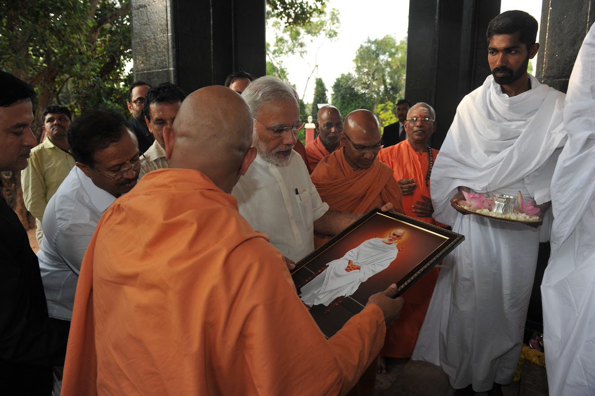 narendramodi's tweet photo. On his Jayanti, I bow to the venerable Sree Narayana Guru. His rich thoughts, noble ideals and emphasis on social harmony continue to guide us. He always gave topmost importance to education as well as gender justice. India is fortunate that someone like him blessed our land. https://t.co/vWqZaniYHV