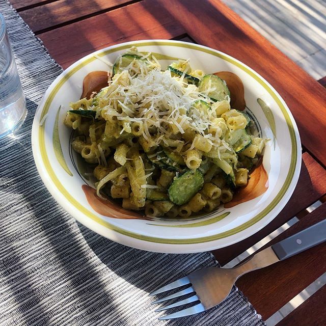 eatcolourfully's tweet photo. Pistachio pesto with courgette &amp; fennel at a pergola dappled table https://t.co/vR76uzlqOJ https://t.co/lmX4utG8aV