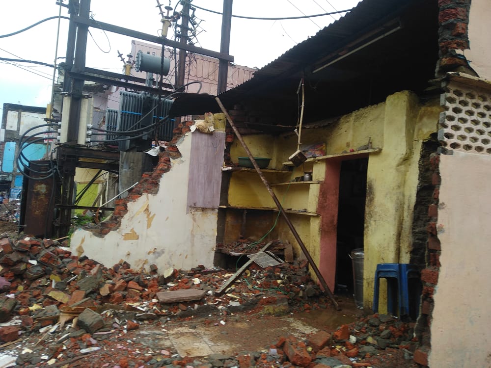ParmarthPooja's tweet photo. Gov is trying 2 build smart cities by acquiring land of Helpless,uneducated + poor people.#IndoreSmartCity turned in2 #IndoreBrokenCity STOPdemolition
@ravishndtv @TOIIndoreNews @Suparna_Singh @PrannoyRoyNDTV
@kawaljit @sardesairajdeep @sagarikaghose
@Nidhi @bhupendrachaube https://t.co/ZDV5iTRfs3