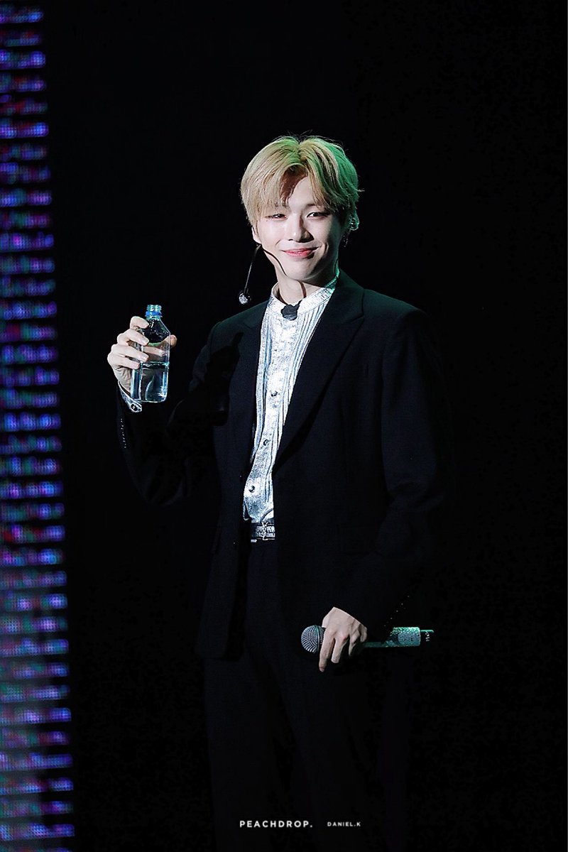 peachdrop1210's tweet photo. 190913 배불러요 ㅋㅋㅋㅋ

#강다니엘 #KangDaniel https://t.co/7UHozWFJUf