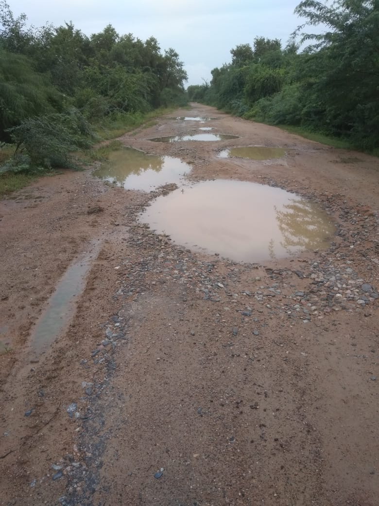 MAHENDR18379125's tweet image. no roads since 2004 no public vehicle also no response of politicians on barhi-bamba matra dadupur mavai basrehi road teh kalpi jalaun u.p.
#firstroad  @swatantrabjp @BhanuVermaBJP @jadoun12 @myogiadityanath #NitinGadkari @aajtakHD #aajtak @ndtvindia @JagranNews @sonynews