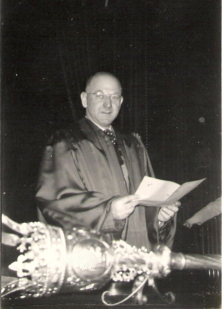 UofSC_SCPC's tweet photo. Sol Blatt's legislative career serving #BarnwellCounty in the #SouthCarolina House of Representatives spanned more than half a century, 1933-1986. He served as Speaker 1937-1946 and 1951-1973. #NationalBaldIsBeautifulDay #sctweets https://t.co/tgPO4S1NSY