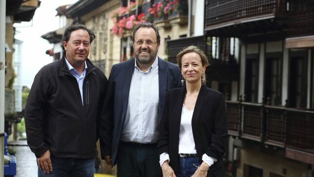 eldiarioeus's tweet photo. El alcalde de Hondarribia del PNV, Txomin Sagarzazu, tramitó un macrocentro comercial 24 horas antes de que el Parlamento aprobara la ley para impedirlo https://t.co/Sg2ryfMi9B 
Por @ikerrioja https://t.co/6rg7yzmZLv