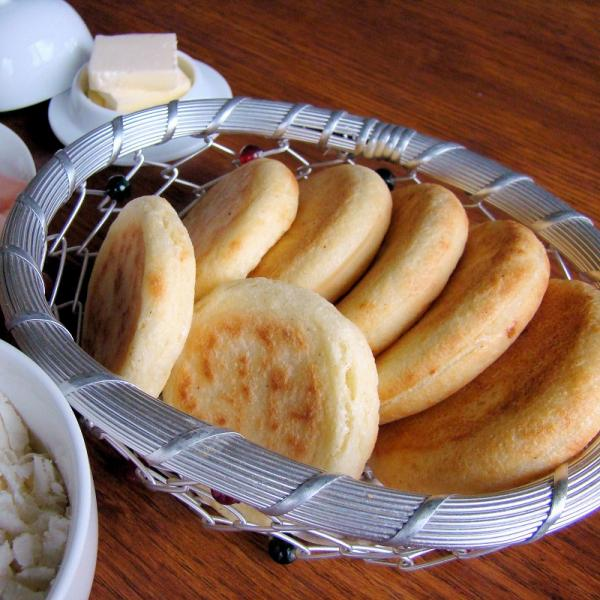 oijdigital's tweet photo. ¿Eres team #ArepaPower o #ChocoPower? El #chocolate y la #arepa son dos imprescindibles de la cocina de #Iberoamérica. Hoy 13/09, se celebra el #DiaMundialDelChocolate y el #DíaMundialDeLaArepa es mañana. 

@MiColorFavorito @GabPS9 (os invitamos a compartir con un RT) https://t.co/gxhaE0erwm