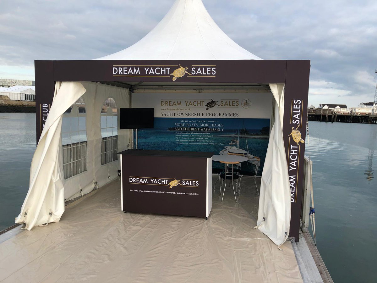 ExhibitionVis's tweet photo. @SotonBoatShow is in full swing as we head into the weekend, have a great weekend and a fantastic show guys 😎⛵️ @DYC_UK @LateSail #exhibitions #standbuild #mayflower #southamptonboatshow #boatsales https://t.co/QdqY5q8sli