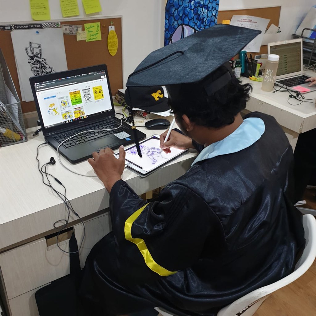 amrujunk's tweet image. When you are graduating but deadline is today #designerhumor #tukangsarjana