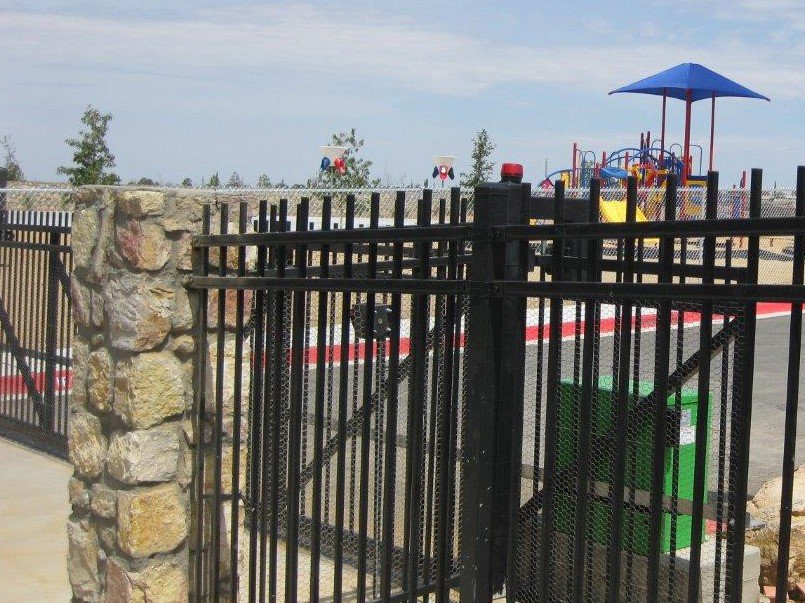 briandoss48's tweet photo. Another @IDEAschools in the books. #KeepingOurKidsSafe in El Paso, TX started the school year in a new secure facility. Tommy @ #ConstructionRentAFence provided another professional install of #AmeristarMontagePlus. #AmeristarPerimeterSecurity #PeaceOfMind #CampusSecurity https://t.co/cPbZwZMNEo