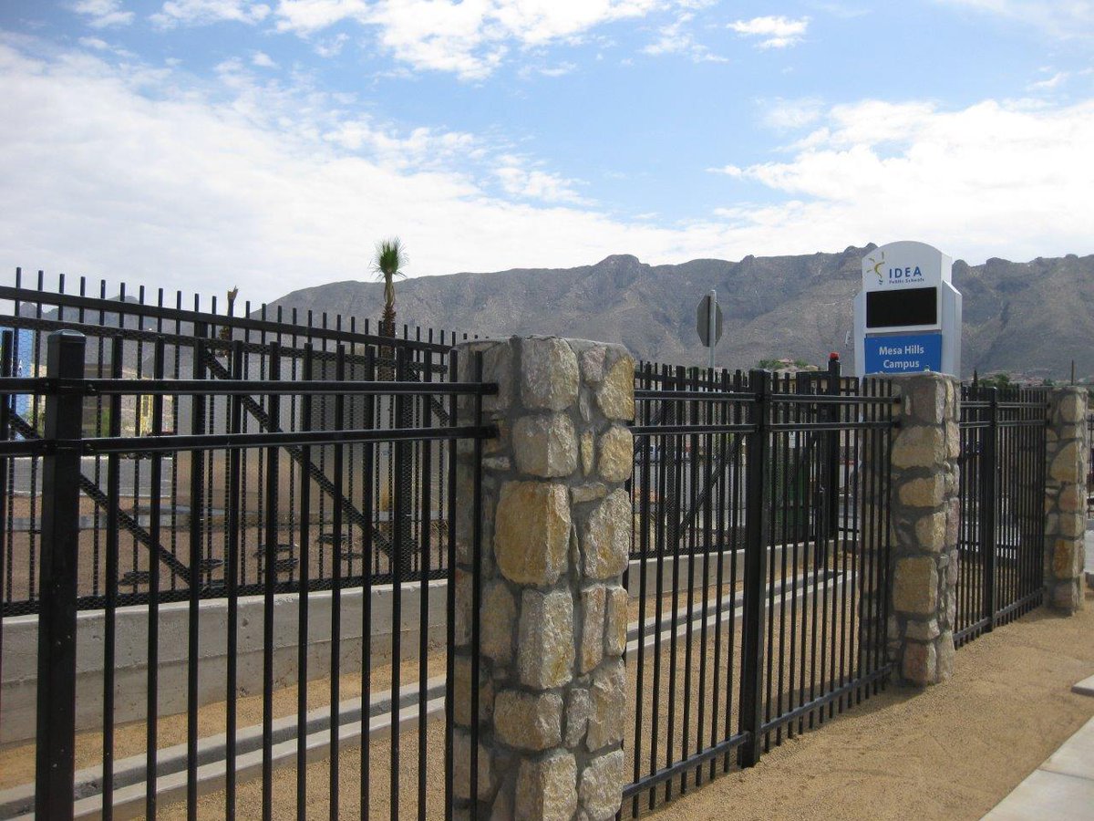 briandoss48's tweet photo. Another @IDEAschools in the books. #KeepingOurKidsSafe in El Paso, TX started the school year in a new secure facility. Tommy @ #ConstructionRentAFence provided another professional install of #AmeristarMontagePlus. #AmeristarPerimeterSecurity #PeaceOfMind #CampusSecurity https://t.co/cPbZwZMNEo