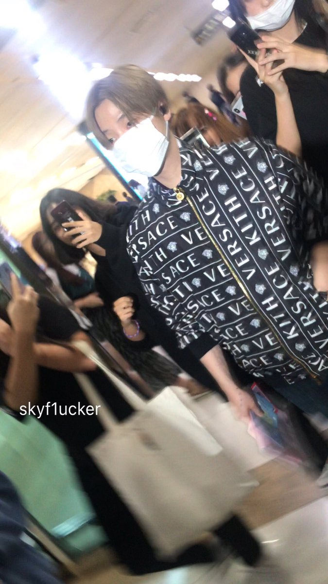 skyf1ucker's tweet photo. 190913 GMP 도착
#iKON #jinhwan #JINHWAN #진환 #김진환 #ジナン
chu～👄석 지난💓 https://t.co/2LI9G0KAH4