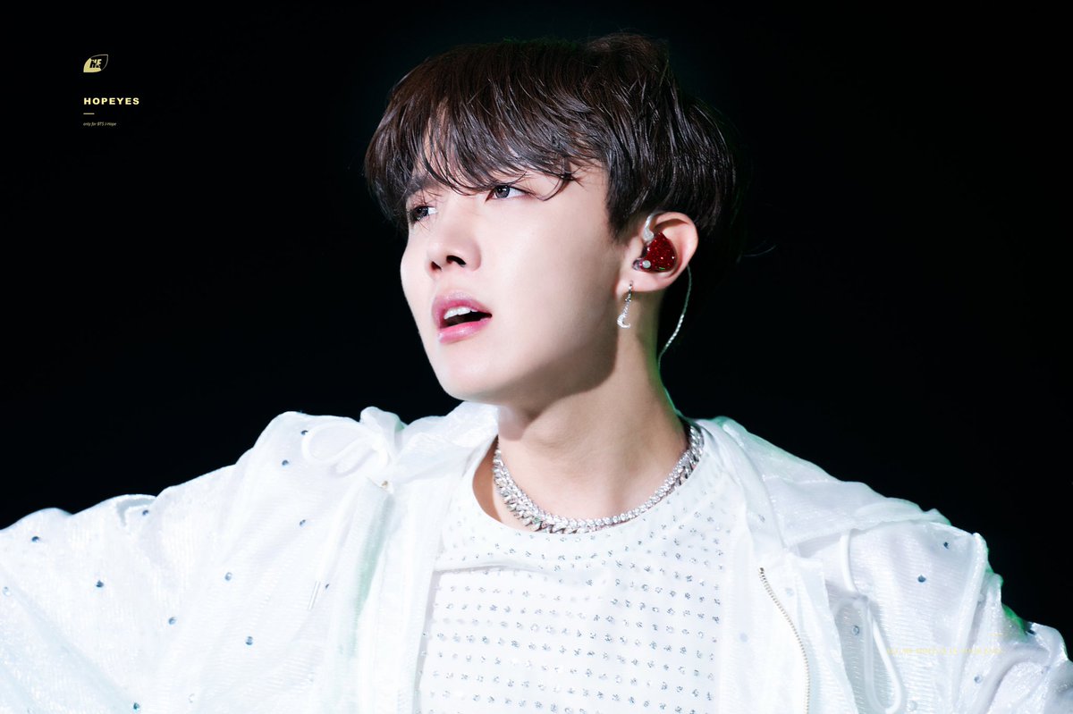 HOPEYES218's tweet photo. 🌕🌕🌕달처럼 빛나는 호석이다~~

#제이홉 #호석 #호비 #JHOPE
 @BTS_twt https://t.co/3YQShElRdG