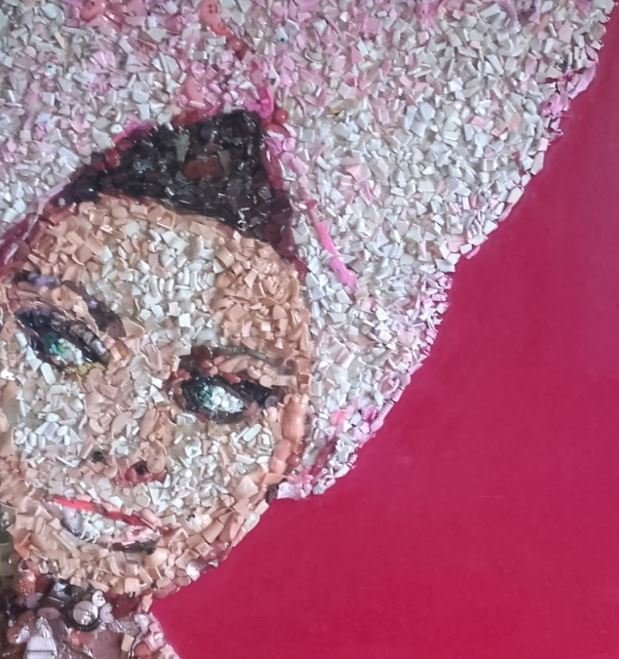 AMP_Amaplast's tweet photo. #LadyBe - artista pop internazionale che realizza opere d’arte con plastica di recupero - esporrà i suoi quadri presso lo stand #Amaplast al @K_tradefair e realizzerà live un'opera speciale dedicata all’evento! Vi aspettiamo nel Pad. 16 stand A56! https://t.co/jCBXyFvrJv