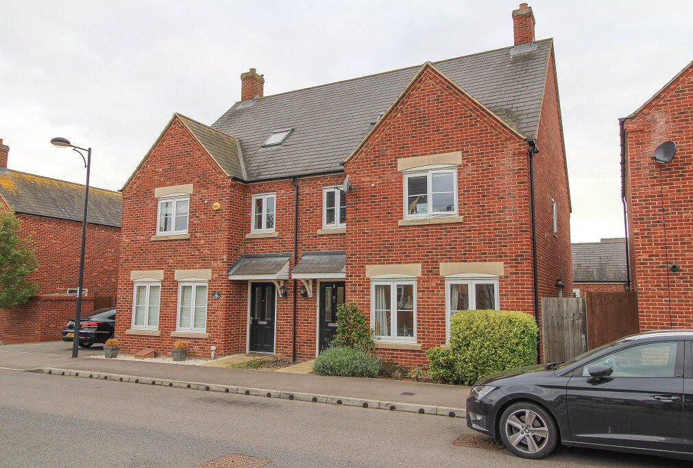 Knights_Estates's tweet photo. KEA Property Of The Week!
 
https://t.co/aV1N0SaIvs
 
#findtheknight #KEA #property #realestate #estateagent #wedomore #welllookafteryou #propertyspecialistswhoputyoufirst #wixams #bedfordborough #bedfordshire #bedford #familyhome #taylorwimpey #grasscroft #IPOTW #RPOTW #POTW https://t.co/ZQj7iPK3Zm