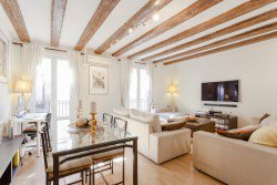 2 bed Apartments for sale in Barcelona Spain 385,000 euros (342,342 GBP) propertysalespain.com/i/439264