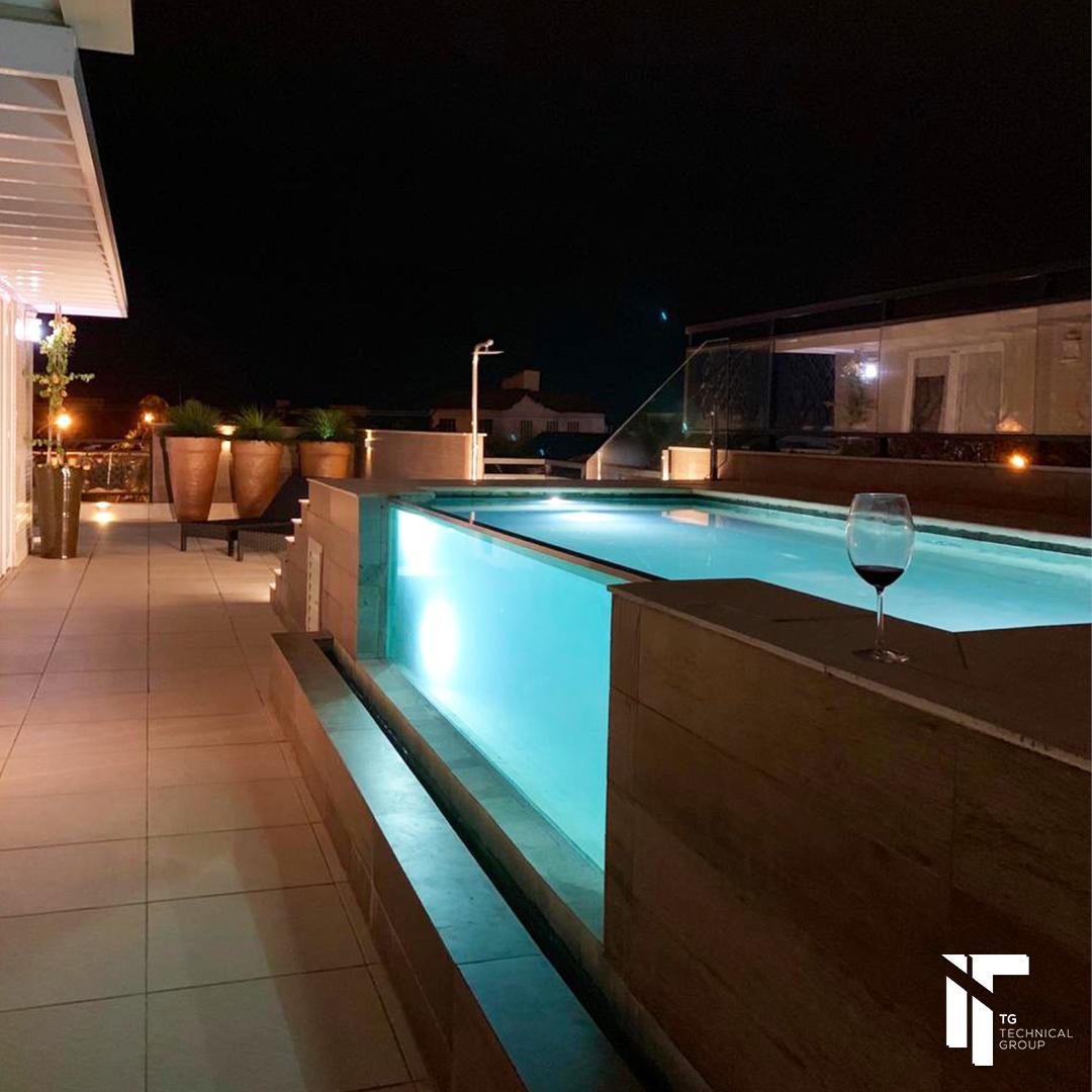 Vidro's tweet photo. Uma piscina de vidro, ou uma luminária gigante? Um luxo sem igual!

Esse é o nosso Sistema Aquavision ®, levando sofisticação e charme ao ambiente.

Se interessou? Entre em contato e solicite um orçamento!

#aquavision #tgtechnicalgroup #piscina #piscinadevidro #vidrosespeciais https://t.co/wK1KTEcN75