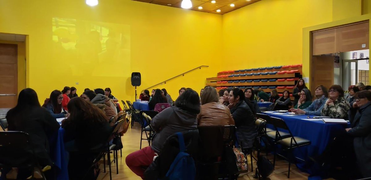 SubEducParv's tweet photo. Estamos con Educadoras de #Magallanes en una nueva jornada de socialización del Marco para la Buena Enseñanza de Educación Parvularia #MBE_EP #ChileEnMarcha https://t.co/vJsQvvYJ0B