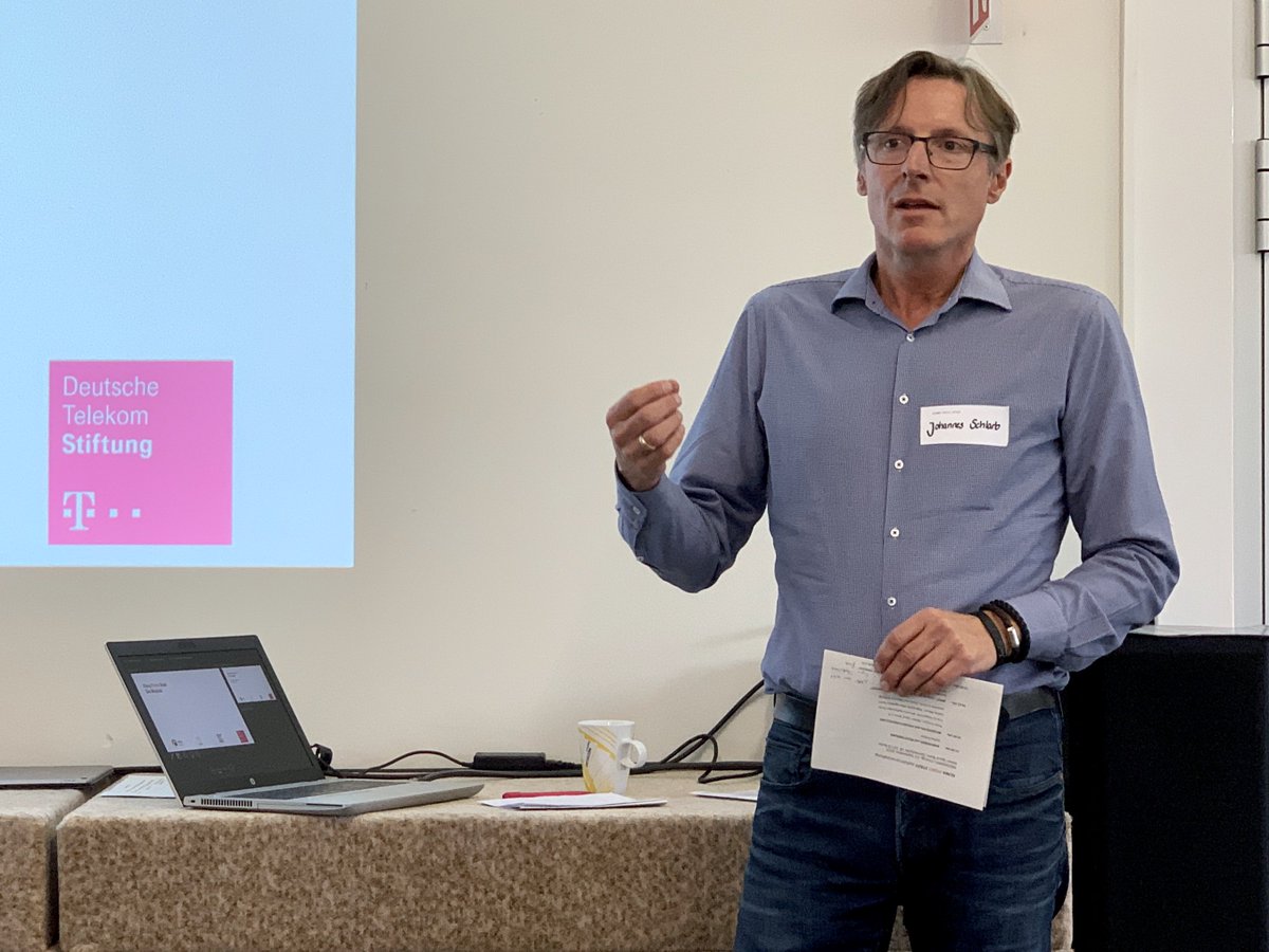 Sascha_Foerster's tweet image. #KlimaFindetStadt hat vier Module. @JoePublic1001 führt für die @telekomstiftung durch alle durch. Teile davon können wir gleich in Workshops kennenlernen. Beteiligt sind @SenseBox_De, @MakerSpaceBonn, @WILABonn und @BundesstadtBonn.