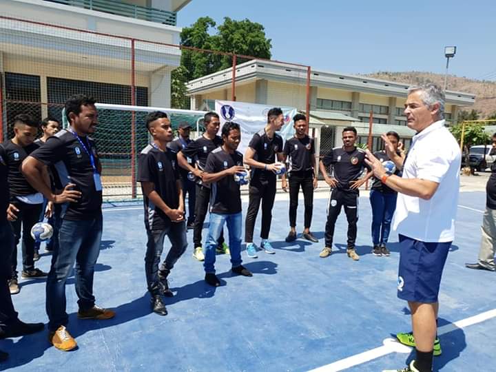 Ahf__official's tweet photo. Olympic Solidarity success in Timor-Leste
IHF CCM Lecturer Rolando Freitas overseeing a Technical Course for Coaches in Timor-Leste 🇹🇱, last week as part of the IOC’s Olympic Solidarity Programme (OLSOL).
For more info and photos click the link:
https://t.co/4zjJR60jAa https://t.co/kzC3jDQhjQ