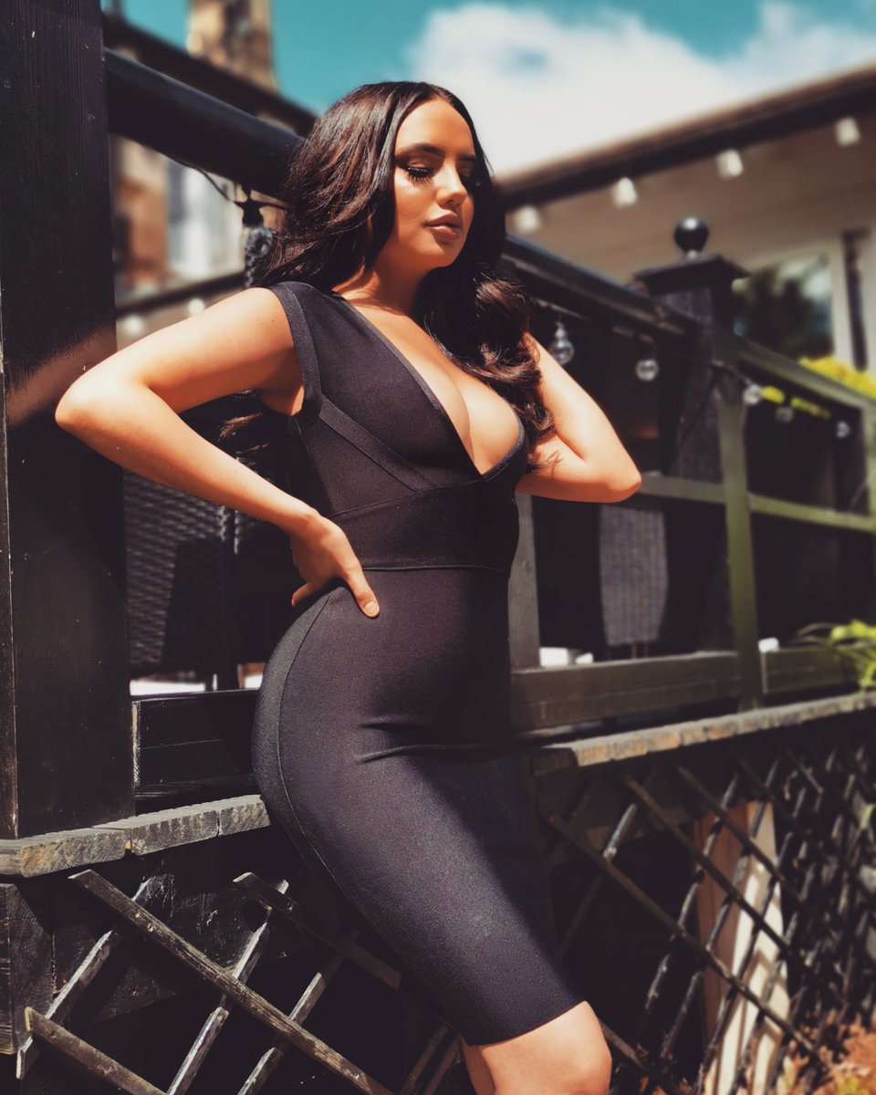 Fash1com's tweet image. Curves for days 😍 - Sculpt and shape with our 'Athena' at fash1.com/athena #fash1