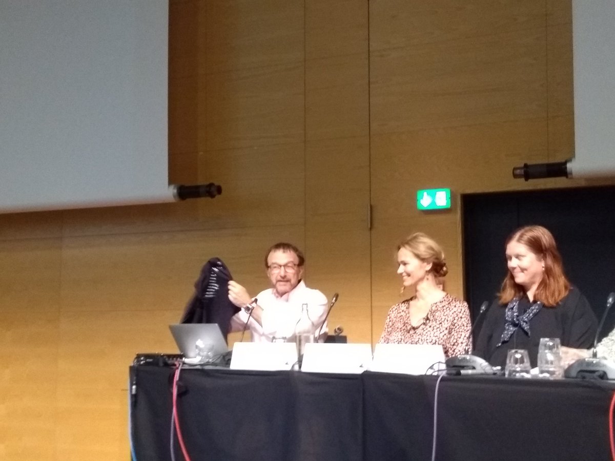 LIVE! From Copenhagen TWiV
Our esteemed panelists chaired by Vincent #ESCV2019 #TWiV #lovevirology #BigData
