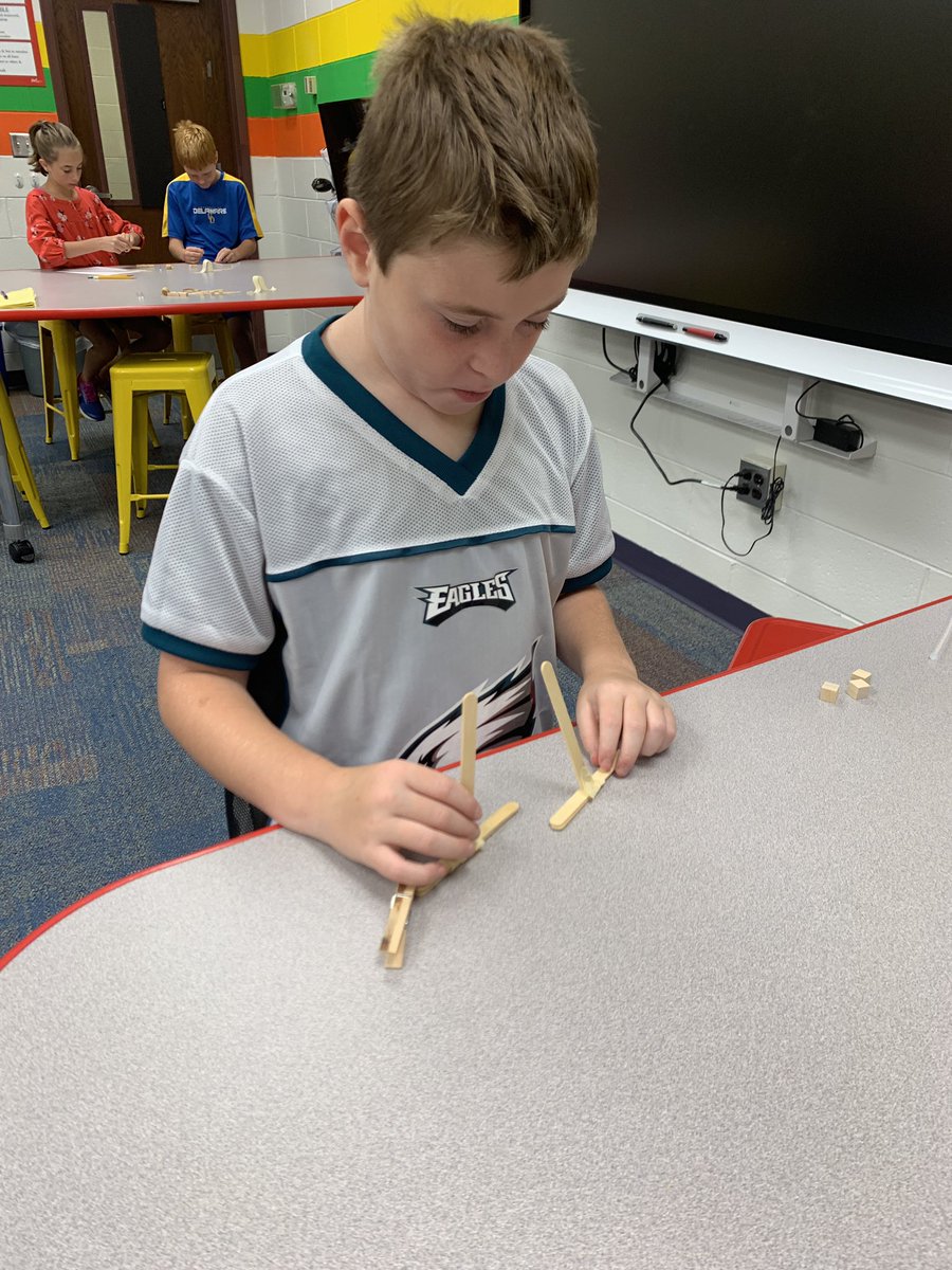 scalafifthgrade's tweet photo. First STEM challenge of the year. Trying to hunt wooly mammoth with corks, rubber bands, and other wooden supplies. -Violet and Henry https://t.co/Di4YtgEHz5