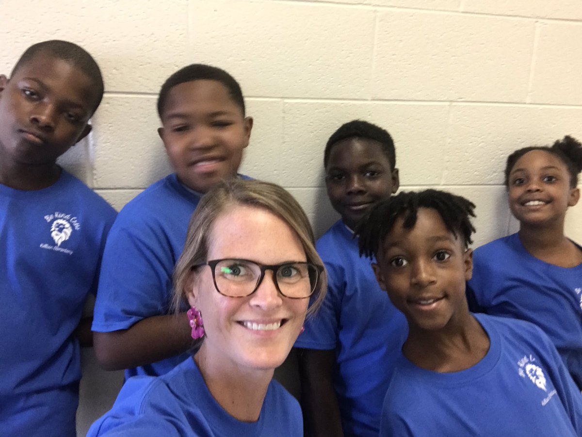 gkfleischer's tweet photo. The Be Kind Lion Club at the Anti-Bullying Summit! @Killian_STEAM @gore_mgore @franklinscsu @lonniebnelson @sgrant1617 https://t.co/VUSvHC9iwv
