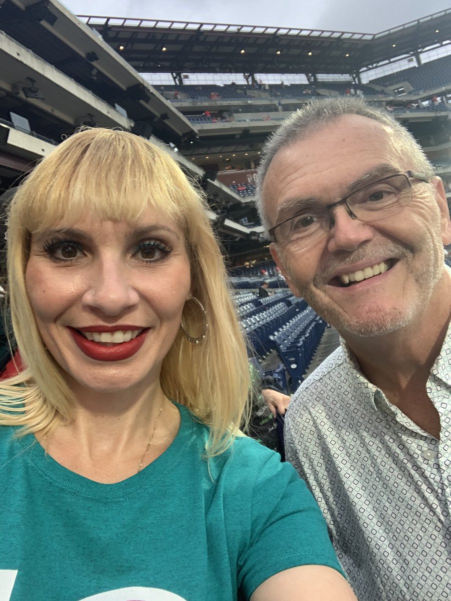 DonnaGiggles's tweet photo. Me and my buddy Bill @brichards54 @srocf #sandyrollman #ovariancancer #Phillies https://t.co/RFHjlO58b2