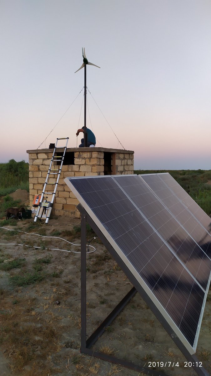 Swtech_Swtech's tweet image. Günəş və külək vasitəsilə ilə kombinə olunan sistemi təqdim edirik. Günəş panelləri vasitəsi ilə gün ərzində 8kvata qədər enerji ala bilərsiz. Kükək generatoru vasitəsi ilə külək olmaq şərti ilə 5kvat enerji almaq olar. Bu göstərici tam rəqəm deyil, orta rəqəm göstərilmişdir.