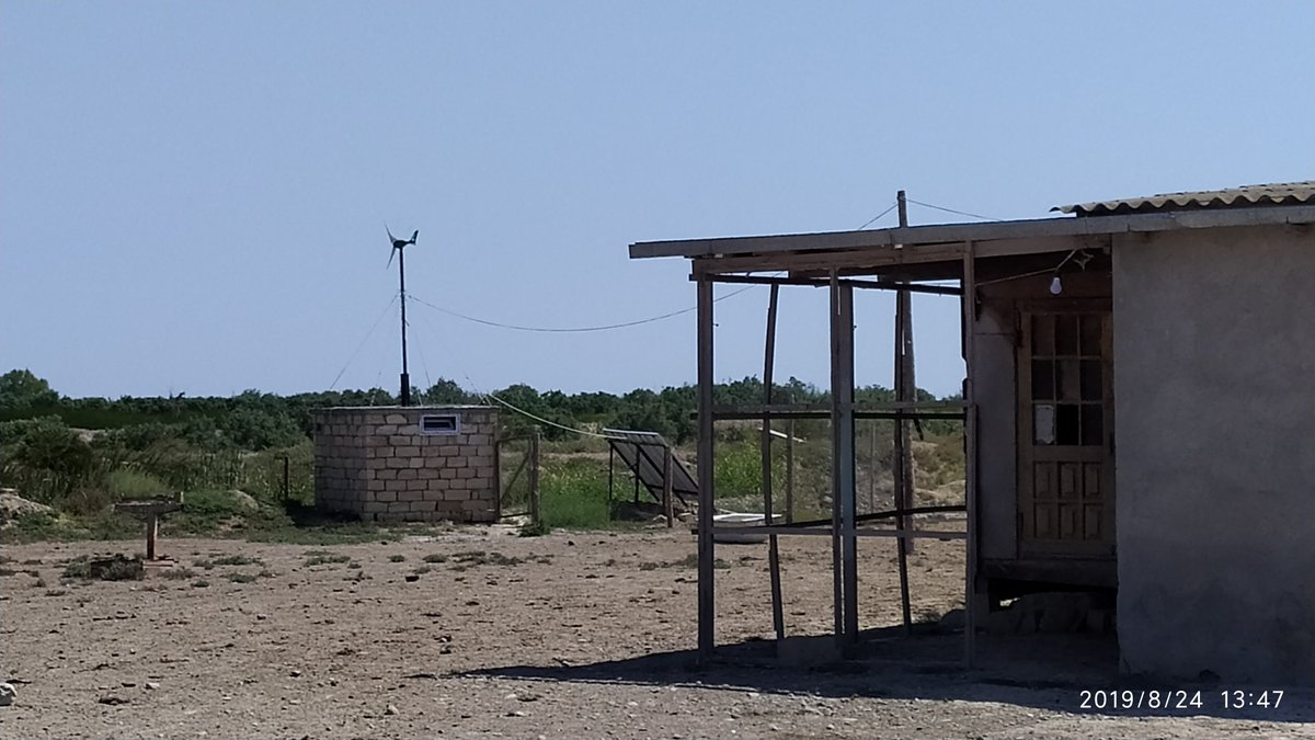 Swtech_Swtech's tweet image. Günəş və külək vasitəsilə ilə kombinə olunan sistemi təqdim edirik. Günəş panelləri vasitəsi ilə gün ərzində 8kvata qədər enerji ala bilərsiz. Kükək generatoru vasitəsi ilə külək olmaq şərti ilə 5kvat enerji almaq olar. Bu göstərici tam rəqəm deyil, orta rəqəm göstərilmişdir.