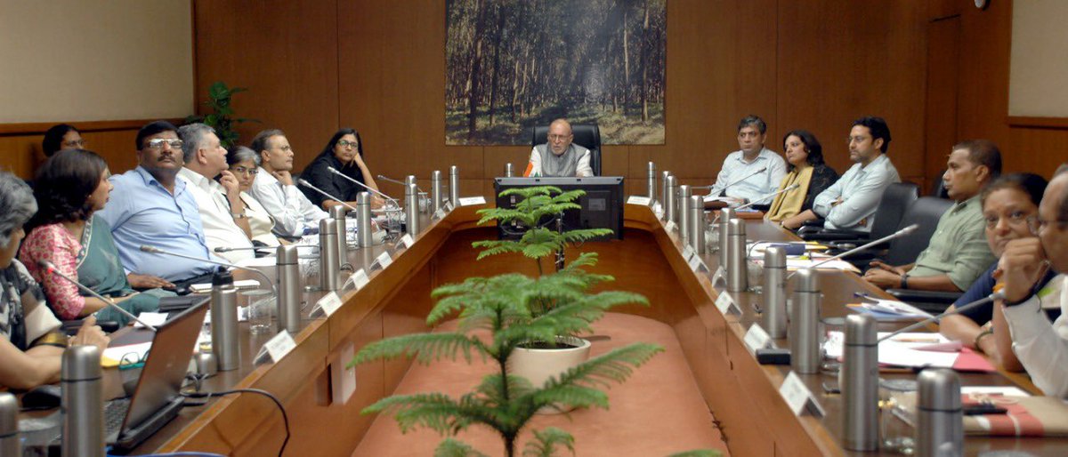 LtGovDelhi's tweet photo. Held 10th meeting of Task Force on Women Safety with @CPDelhi, Chairperson, DCW @SwatiJaiHind &amp; other officials and stakeholders at Raj Niwas. Regular checks to be carried out to ensure uniform and unobstructed illumination of Dark Spots. https://t.co/YOeBBIvEt6