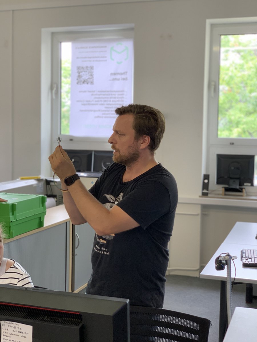 Sascha_Foerster's tweet image. Der @thomas_barto zeigt die @SenseBox_De bei #KlimaFindetStadt.