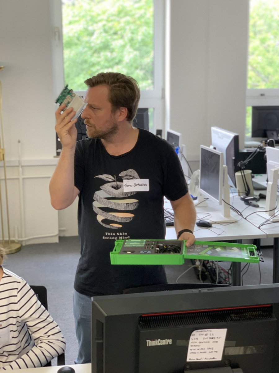 Sascha_Foerster's tweet image. Der @thomas_barto zeigt die @SenseBox_De bei #KlimaFindetStadt.