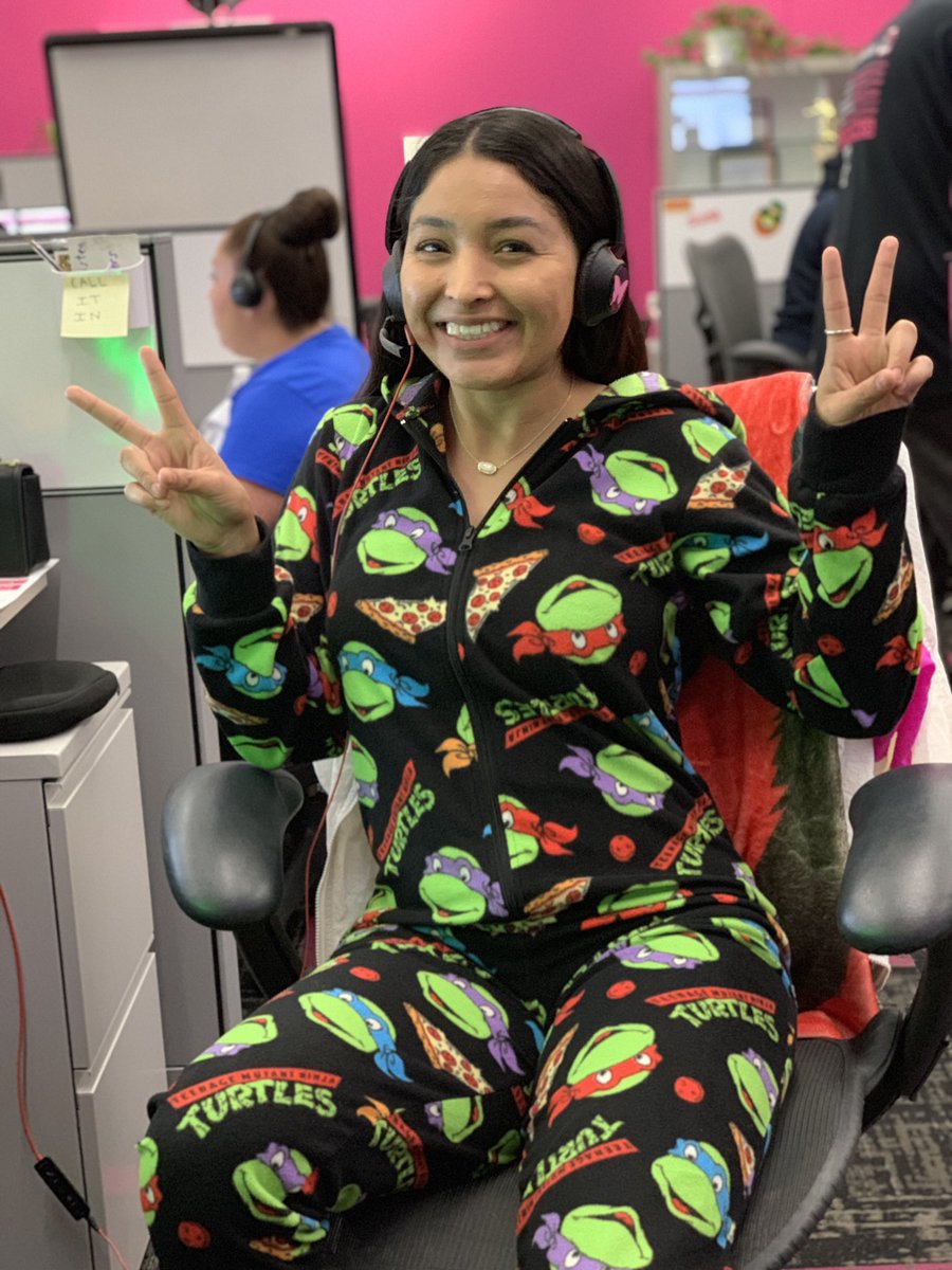 luluayala81's tweet image. #GameOfApple2019 @MissionTXperts is READY! #ApplePreOrder #AreYouWithUs #BeMagenta #BeYou #MissionWinNow #DreamTM #TeamMagenta #Iphone11 #PajamaDay #SeriousFun #PlayToWinAndHaveFun @artcruz1999 @TexasEric716 @jgebing @CallieField