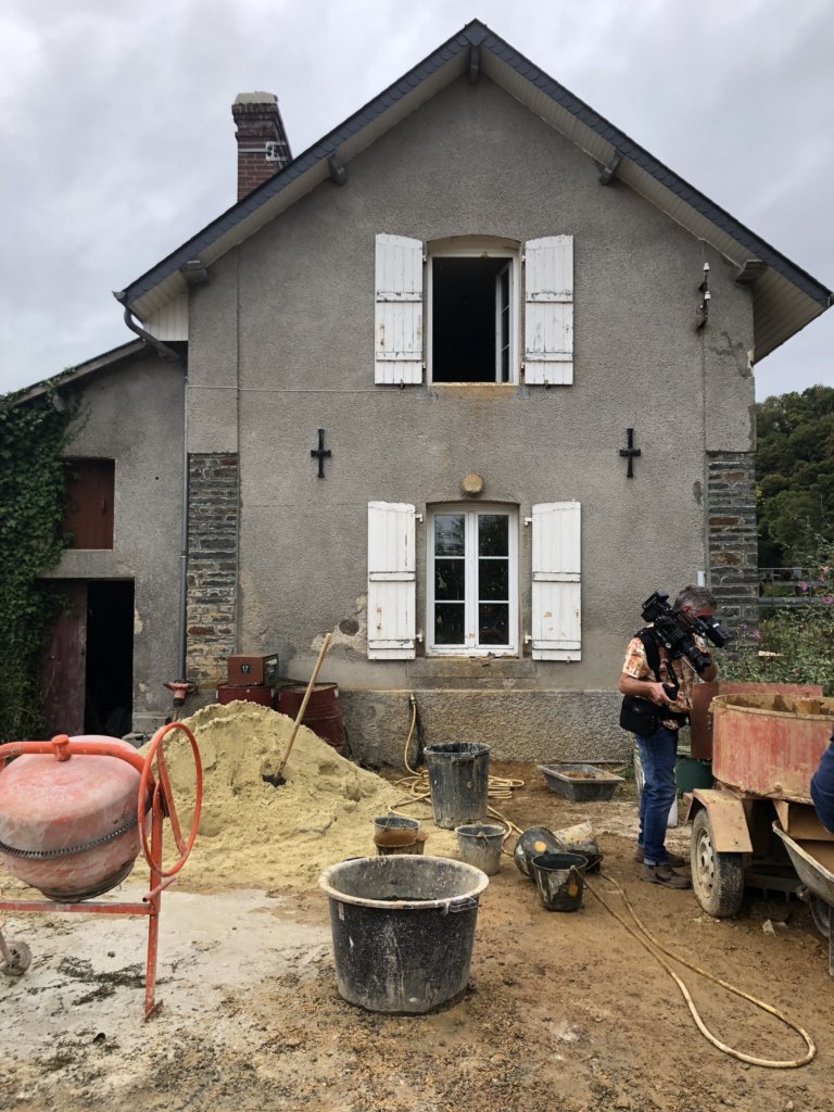 EU_FAMENET's tweet photo. #BehindtheScenes just arrived in Normandy 🇫🇷 to film an EU funded 🇪🇺project that helps with #energyefficiency, protecting #heritage & promoting social inclusion. Neighbours are working together insulating their traditional houses. More on Monday... #CLLDVideo #EAFRD https://t.co/mrxKlZKT3e