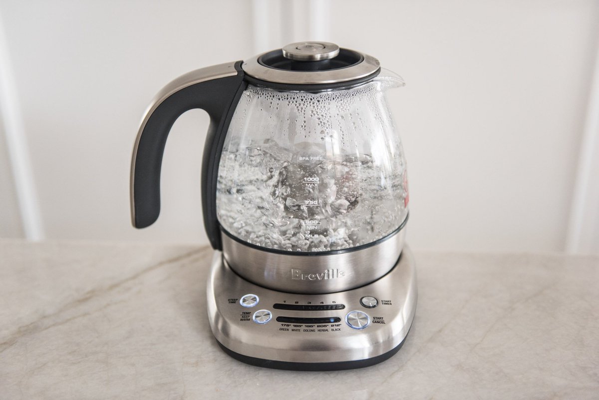 yourbestdigs's tweet photo. We tested some highly rated automatic tea makers and iced tea makers and selected the @BrevilleUSA – BTM500 as the best automatic tea maker for hot tea for it's control and variety of temperature settings. https://t.co/0qiXl40FN5 https://t.co/jkfkysQvGy