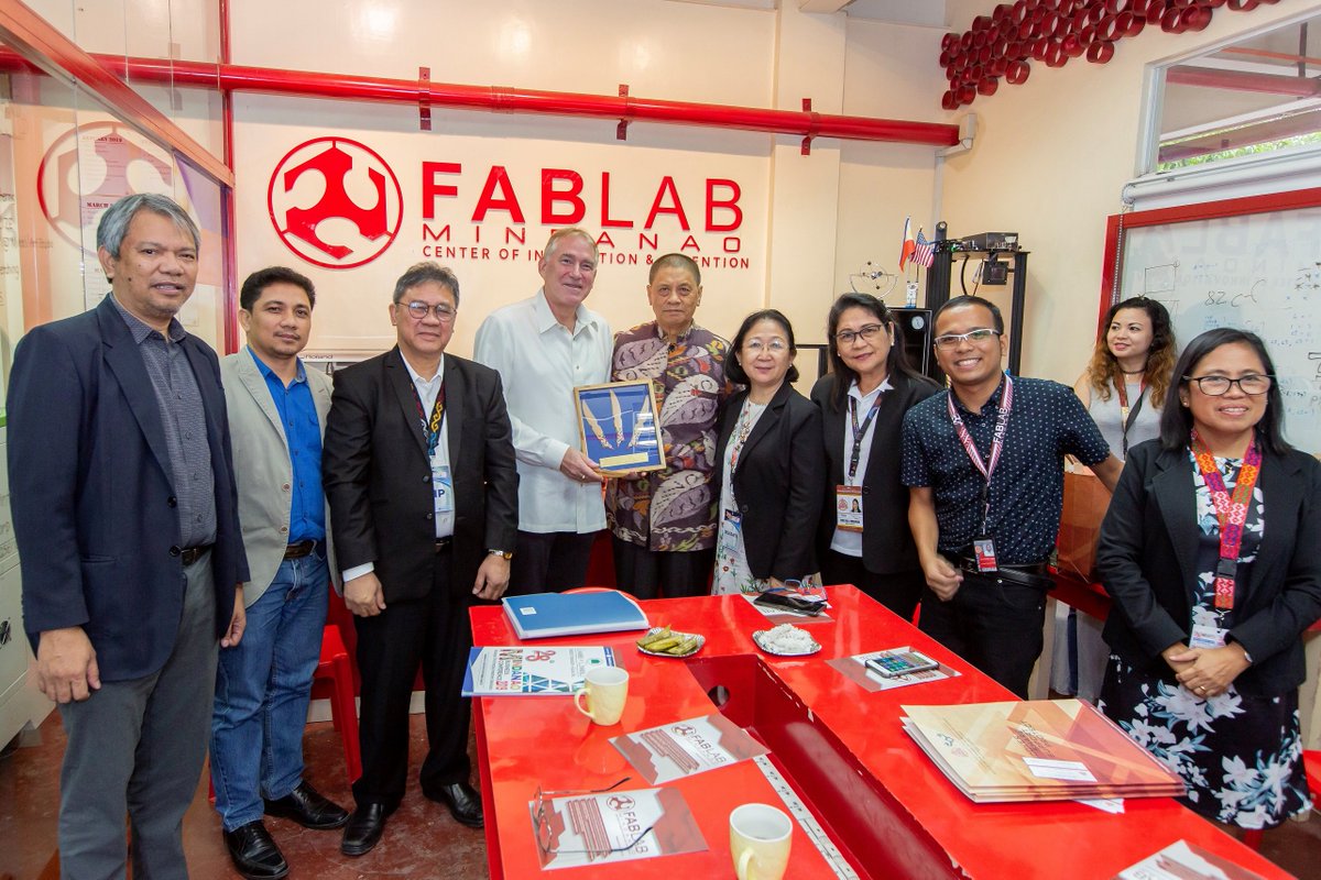 USEmbassyPHDCM's tweet photo. Delighted to join representatives and officials from Fab Lab Mindanao, @msuiitph,@DTIPhilippines, DOST, and @PhCHED in a roundtable discussion on innovation programs in Mindanao. #FabLabMindanao #MakeAlmostAnything https://t.co/UNuJivFtkg