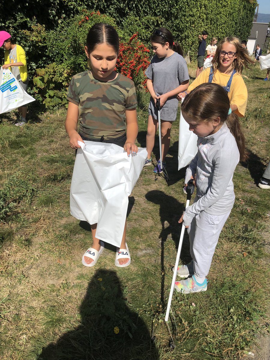 Our Grade 4-9 students spent a morning cleaning up the #ArbutusGreenway. #CleanupParty #MadronaMagic