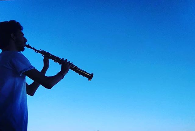 #Repost <a href="/vslap/">S Runyon</a> : Playing in the sky :) 
.
.
#saxgeek #yanagisawa #sky #instalife #instamusic #vandoren #blue #musicianlife #sopranosax #relax