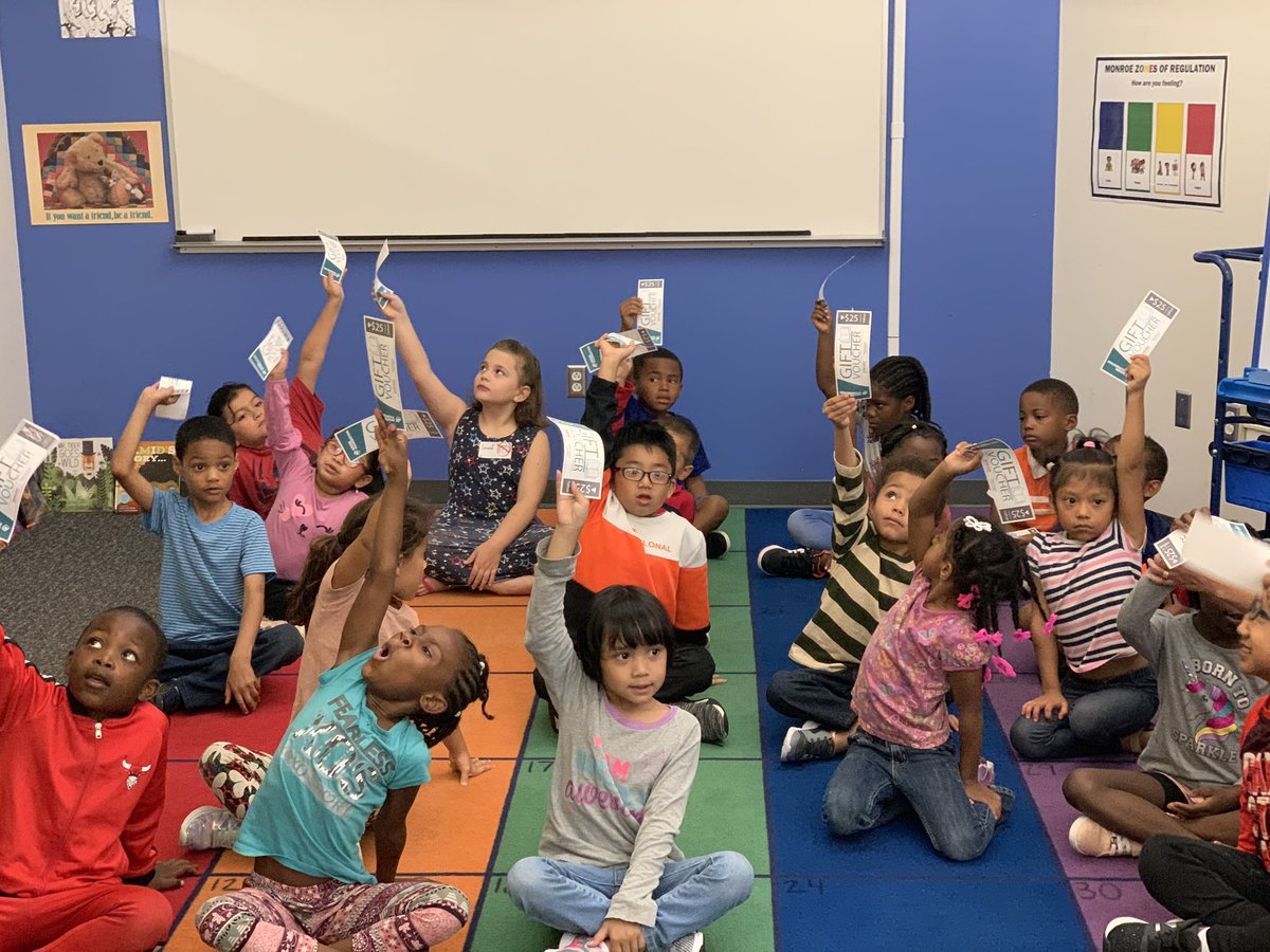 Sparkfndn's tweet photo. Just creating moments for students to enjoy books! Thanks to all of the support of community members and sponsors 80 plus 1st grade students got $25 each to buy books from our fair. #desmoinesiowa #bookish #sparkchange https://t.co/bJBF6dvf8X