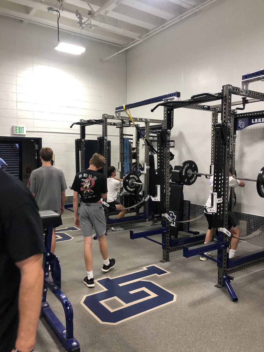 lohslax's tweet photo. 7am workouts with @Shepdeeze 💪🔥🥍 #culturefirst https://t.co/Bpti4oVCy1