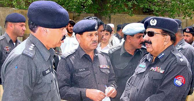 HumaKha70155764's tweet photo. Police are for providing security to people and bring peace in society but every sadly our Police community's services are very poor. Literally we feel frightened in presence of Police bcz all they do is high liveel corruption.
Need to change!
@ImranKhanPTI
#ReformPoliceQuickly https://t.co/zlrPM95I1K