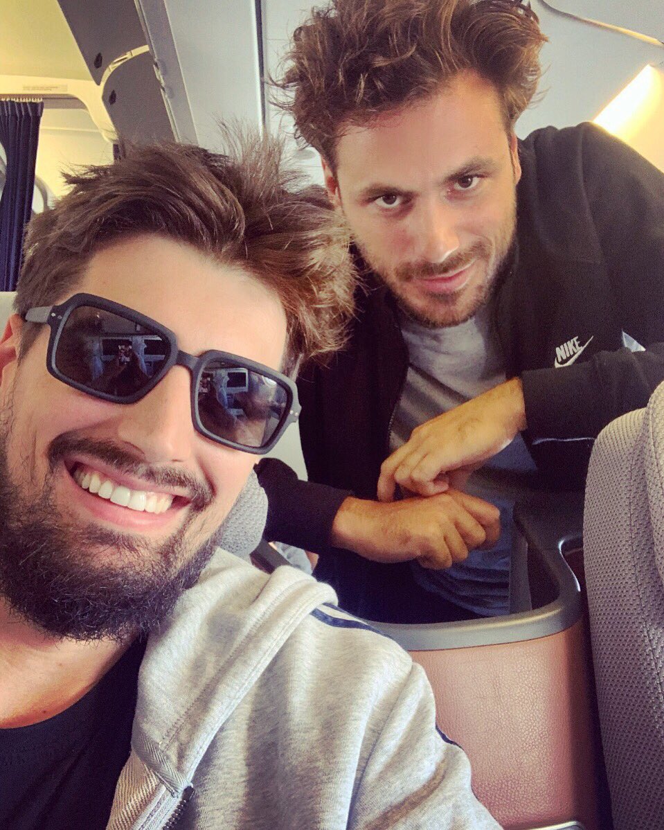 lukasulic's tweet photo. Look who I met on an airplane today 👀 😎 Thank you maestro for taking a selfie with me! ☺️ https://t.co/WGFziqyjBT