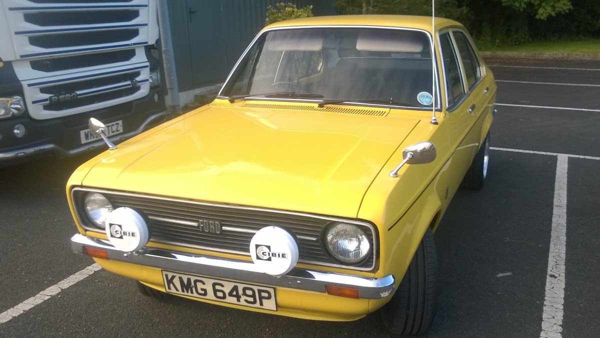 BulldogBDX's tweet photo. #OutandAbout with @BulldogBDX Also #FordFriday A lovely #unmolested #Mk2 #Escort https://t.co/Nl8h0R8uit