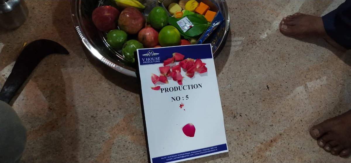 filmtrenders's tweet photo. #vhouseproductions 's @sureshkamatchi next project 
#ProductionNo5 wth  #BlueSattaiMaran @tamiltalkies shoot  started wth Pooja today. 

@johnmediamanagr
@Vetrikumaran7 other details soon https://t.co/2NdENwq0TL