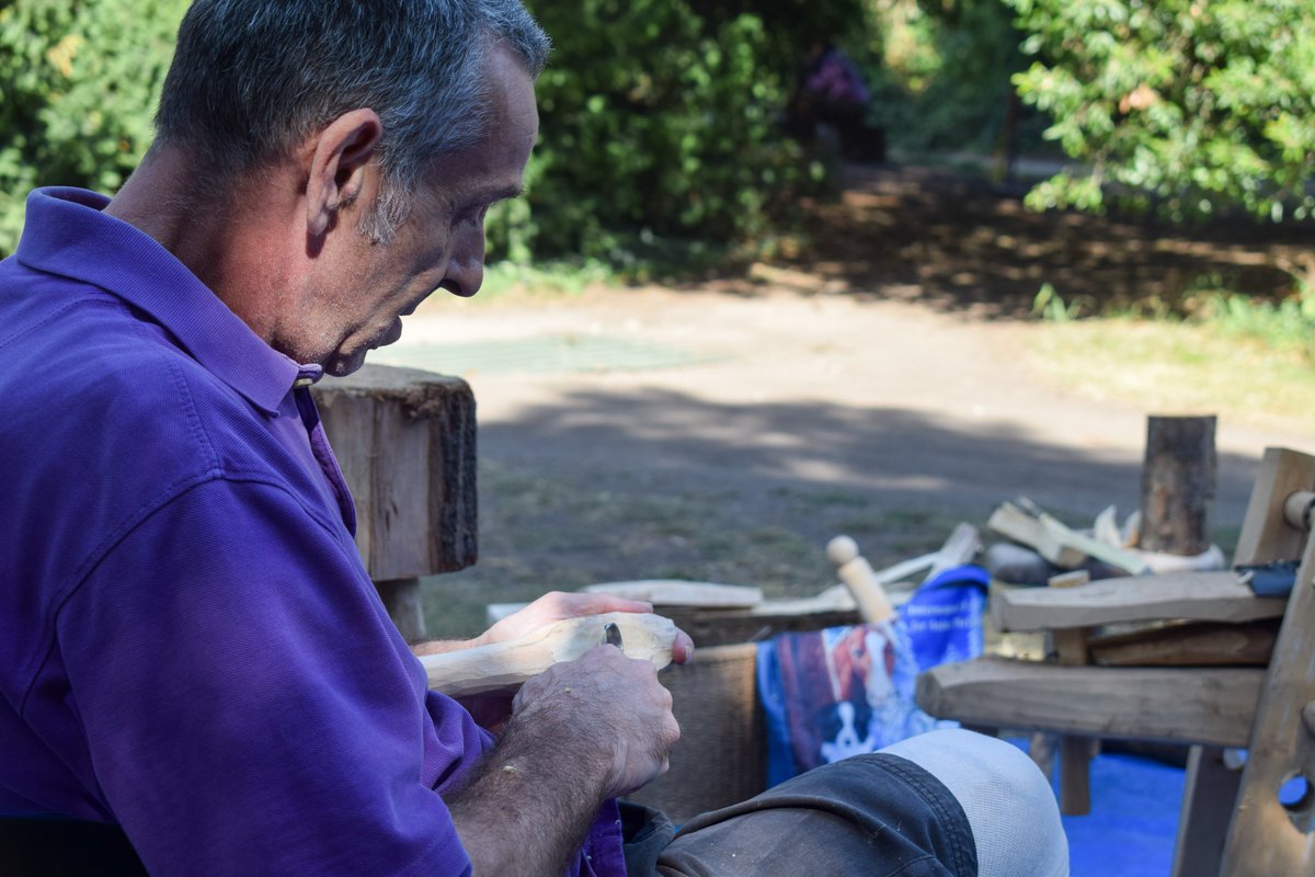 Fulham_Palace's tweet photo. Wood yew like to branch out and learn a new skill? Our green woodworking volunteers use wood from trees in our garden to create useful and beautiful objects - from rolling pins to plant labels. Become one of them, no experience necessary! https://t.co/AQOAK9FarI #volunteer https://t.co/KX6G5g5zn4