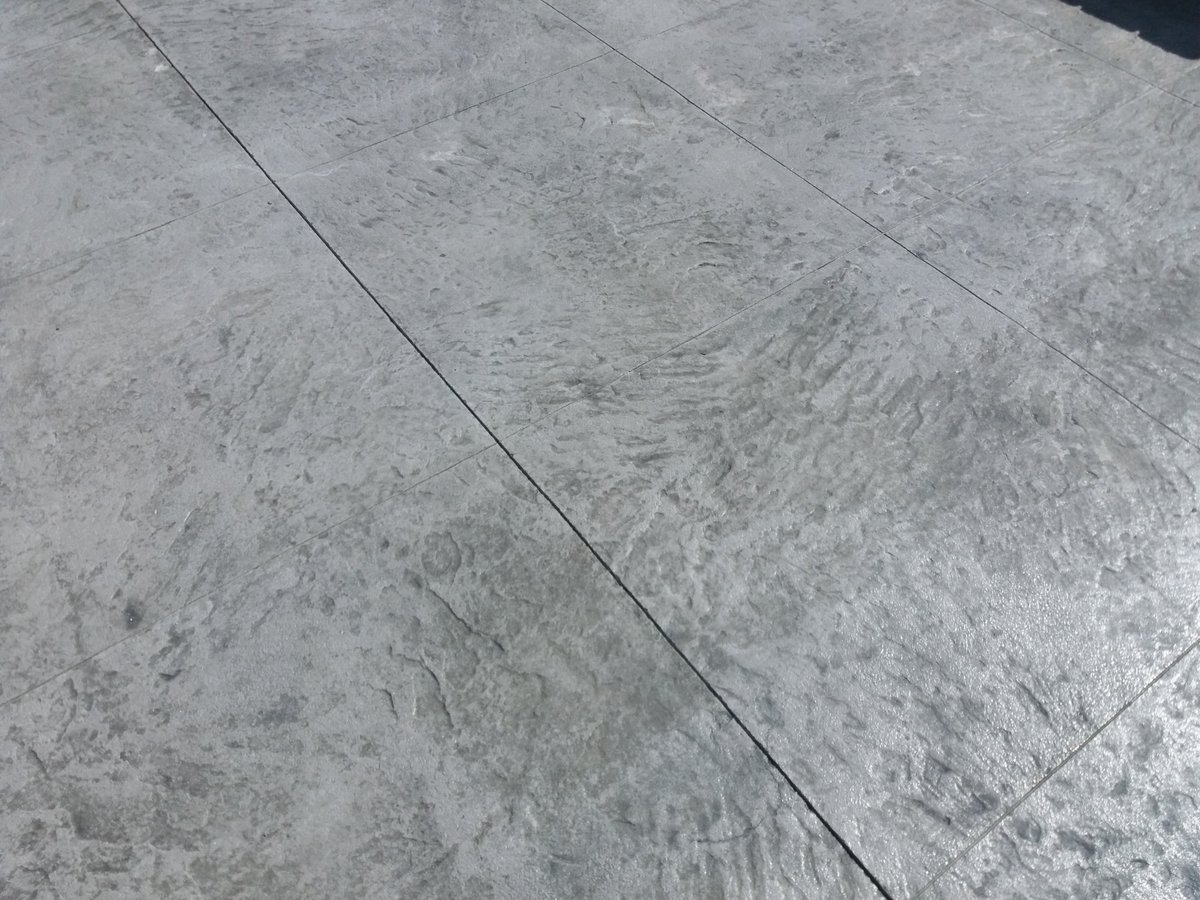 lboudaud_edycem's tweet photo. Réalisation d'une terrasse en #beton empreinte. Collaboration @Edycem_Beton MORTAGNE SUR SEVRE,  RANTIERE BATIMENT (85) et @vincentbodinet 
Bravo aux équipes. https://t.co/KPUM2HCrQv